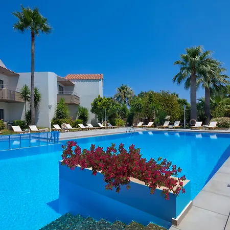 Apart-hotel Nireas 3*