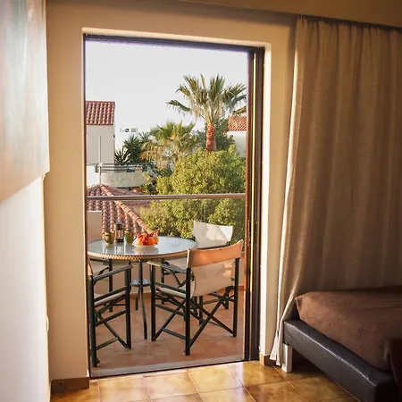Apart-hotel Nireas 3*